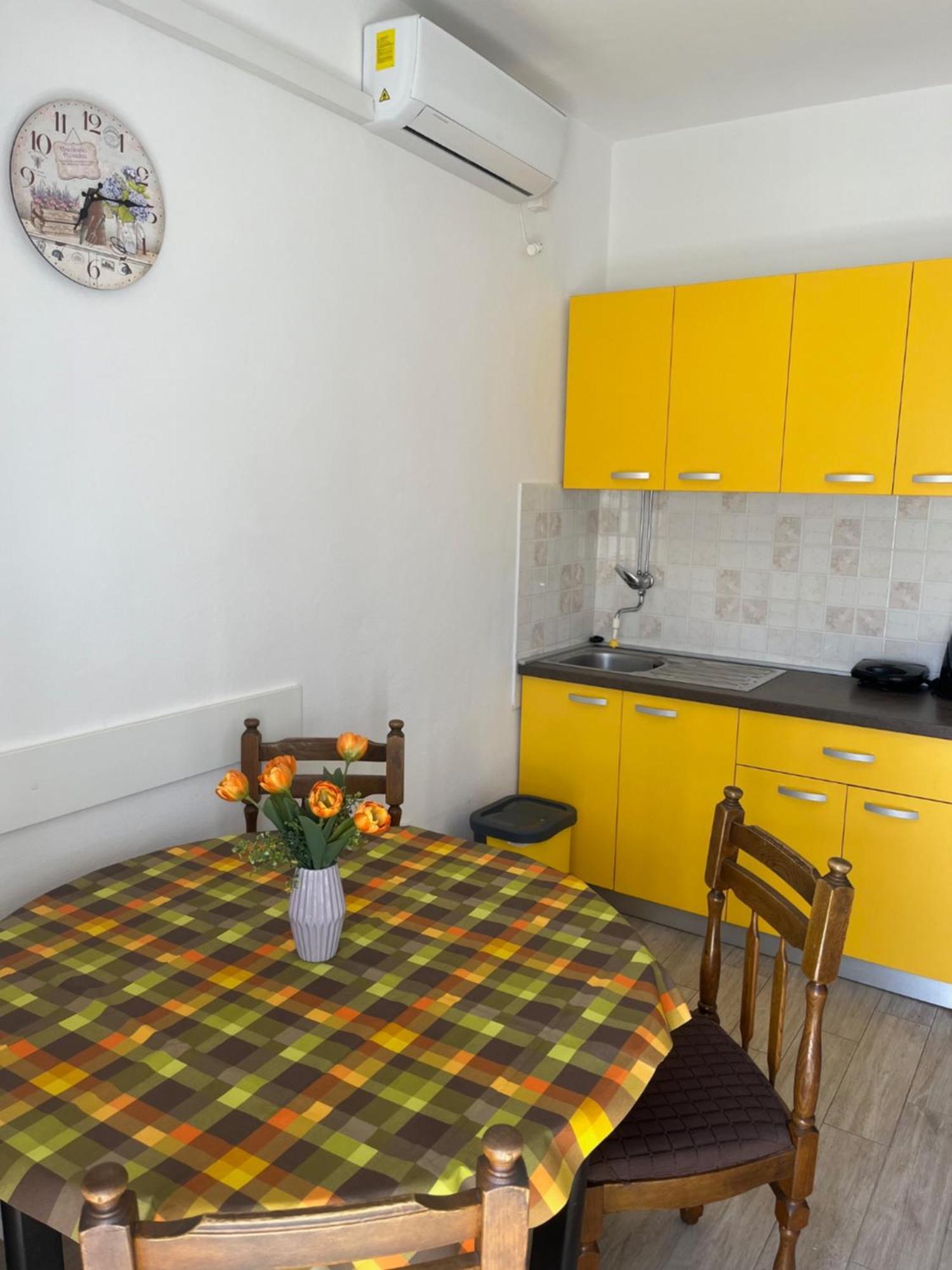 Apartmani Mila Pag Town Exterior foto